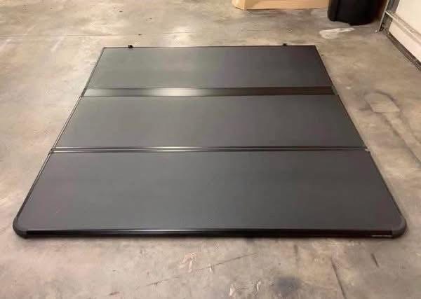 EXTANG SOLID FOLD TONNEAU