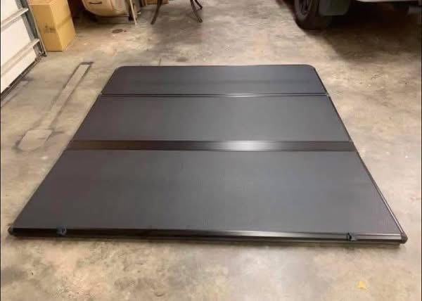 EXTANG SOLID FOLD TONNEAU - Image 2