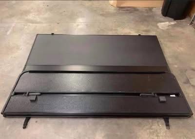 EXTANG SOLID FOLD TONNEAU - Image 3