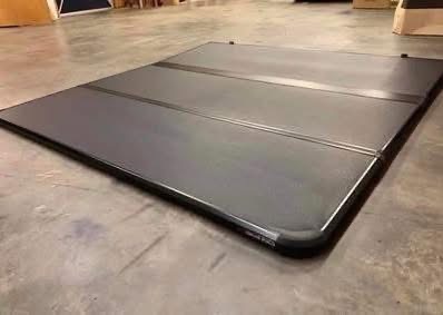 EXTANG SOLID FOLD TONNEAU - Image 4