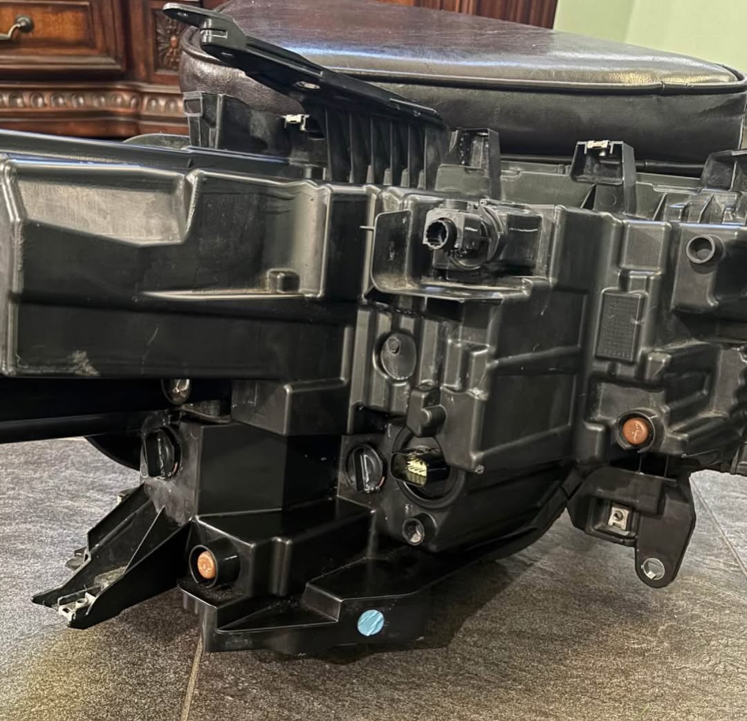 RAM 5th GEN- OEM-HEADLIGHTS (PAIR) 2500-3500 - Image 2