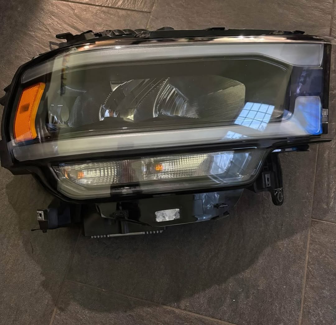 RAM 5th GEN- OEM-HEADLIGHTS (PAIR) 2500-3500 - Image 7