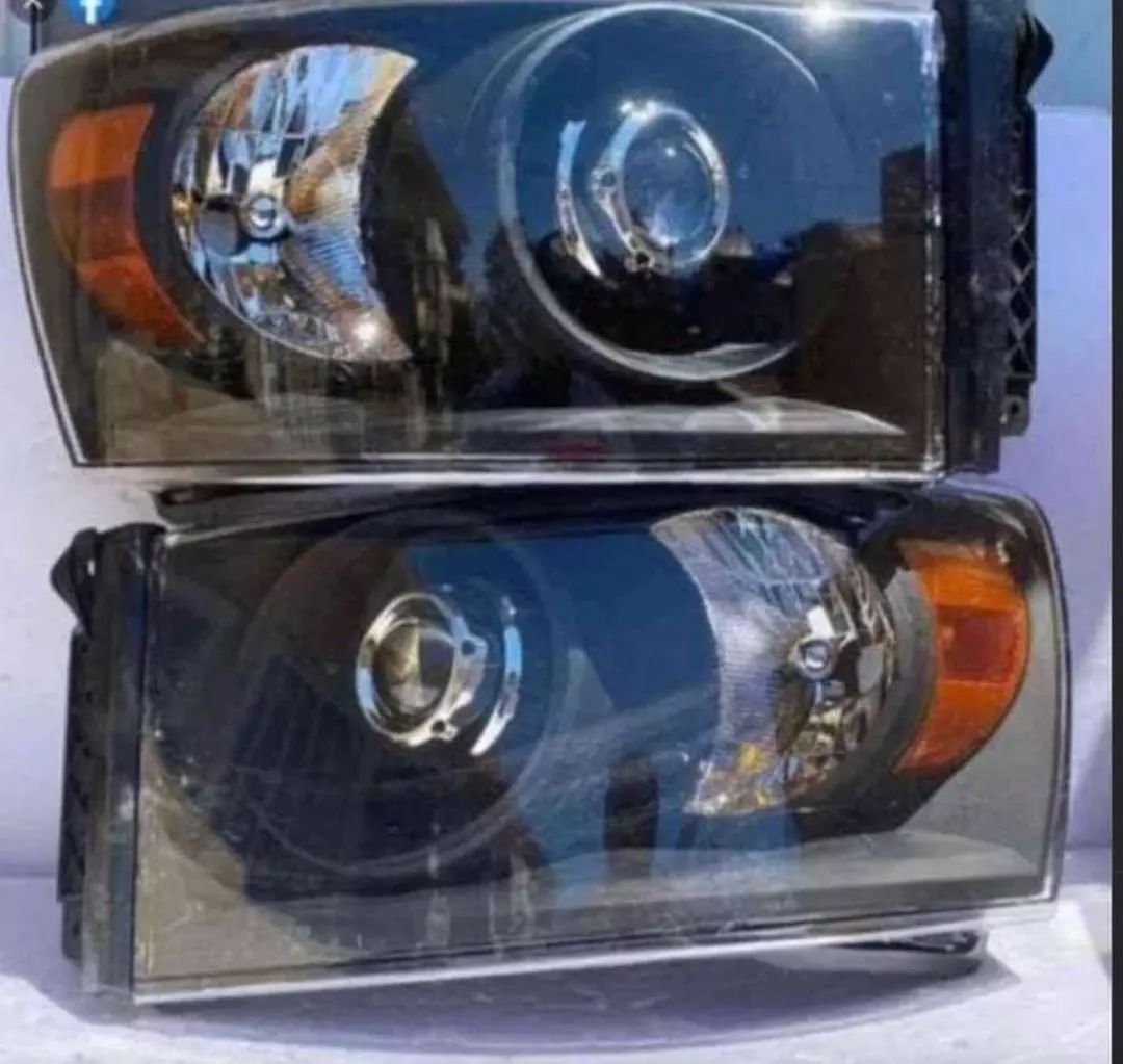 Dodge RAM 2006-2008 Headlights
