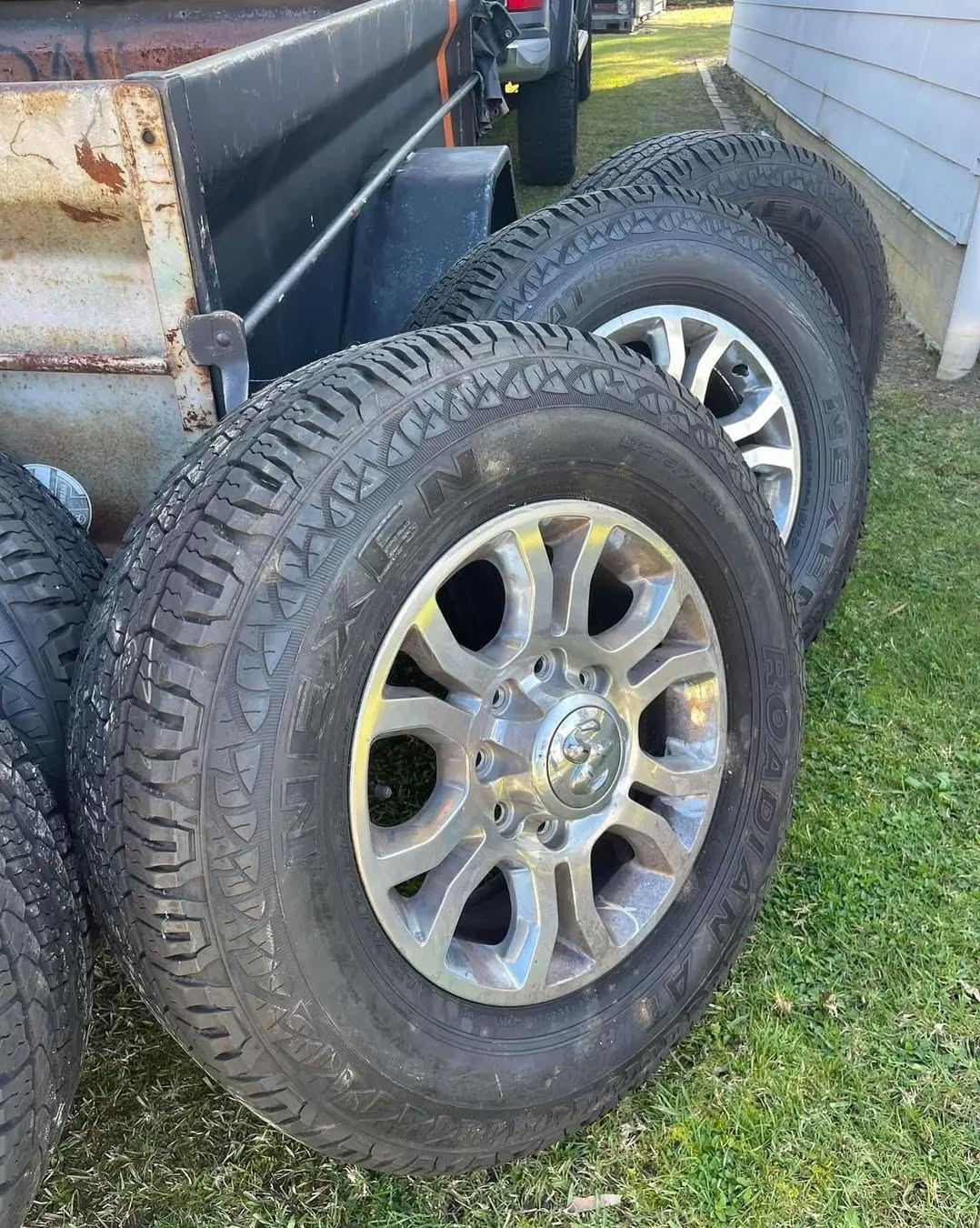 RAM 2500 wheels and tyres LT 275/70/18AT - Image 2