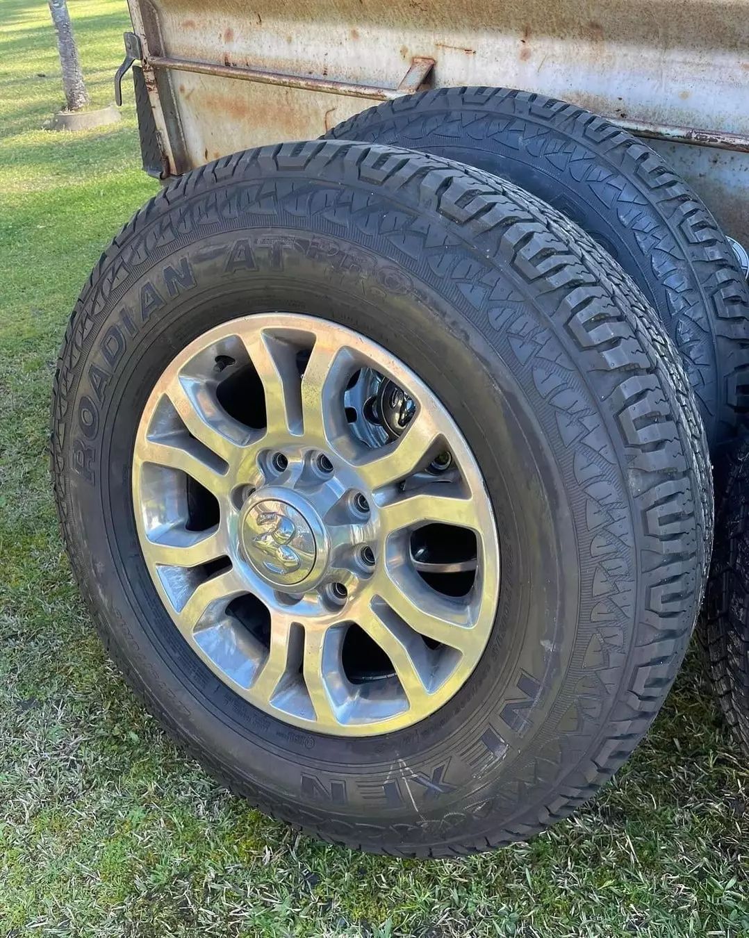 RAM 2500 wheels and tyres LT 275/70/18AT - Image 4
