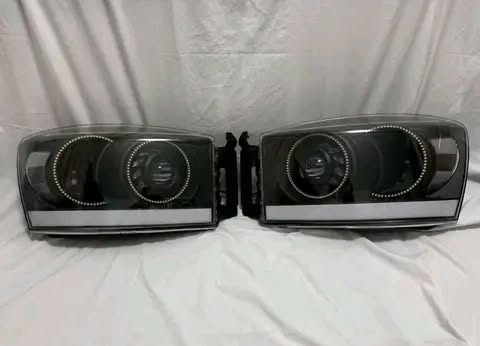 06-09 Dodge RAM Headlights
