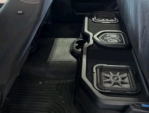 Dodge Ram with 2 kickeraudio 10″ L7 shallows box - Image 2