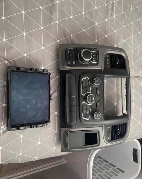 Dodge Ram 8.4 Uconnect Bezel Plus Radio