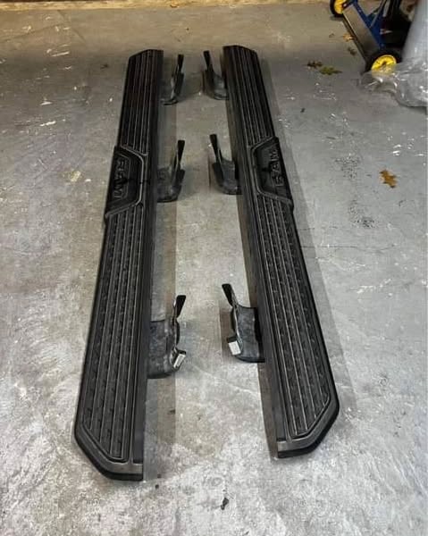 2019-2023 Ram 1500 side steps/running boards - Image 2