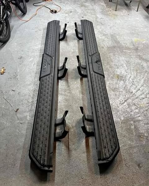 2019-2023 Ram 1500 side steps/running boards