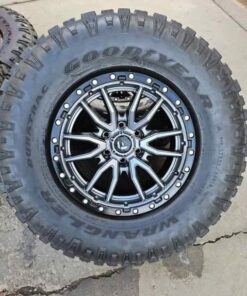 18″ fuel rebel wheels and tires 325/65R18