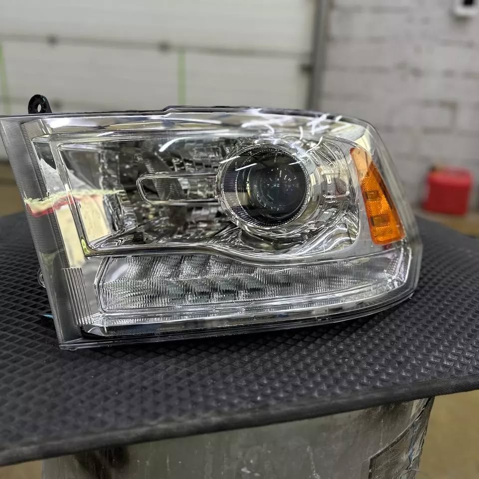 Original RAM 2500 headlights - Image 5