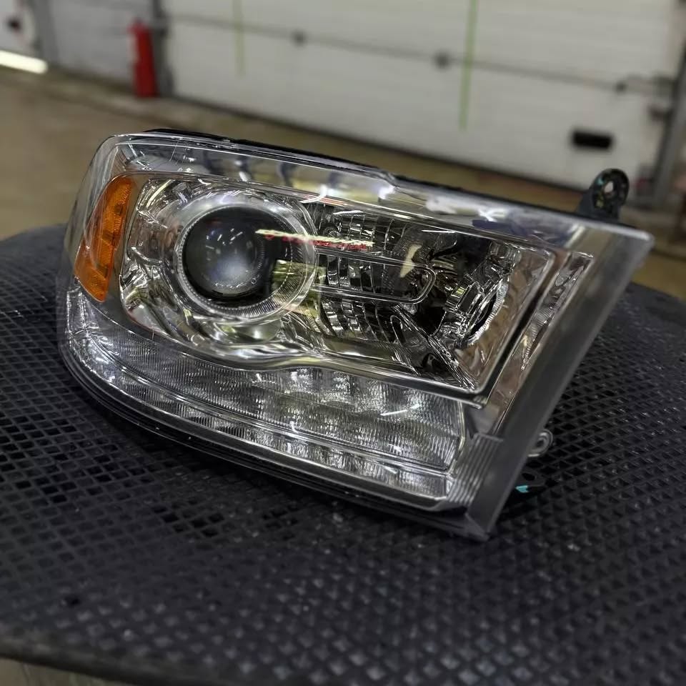 Original RAM 2500 headlights - Image 6