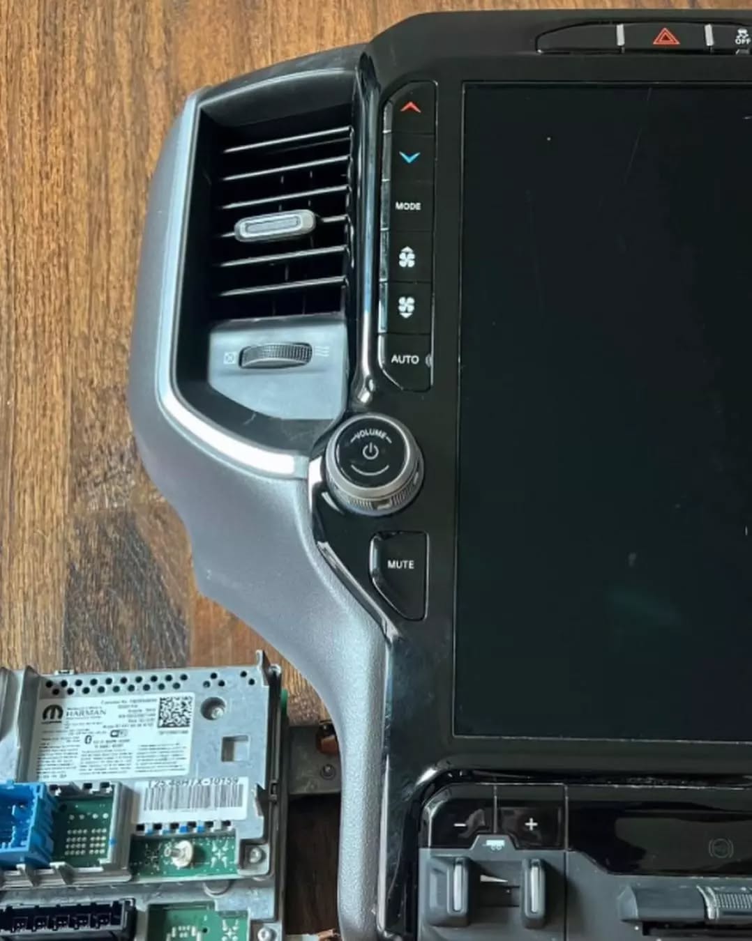 2019-2024 RAM 1500, 2500, 3500 UCONNECT5 12″ screen with module - Image 3