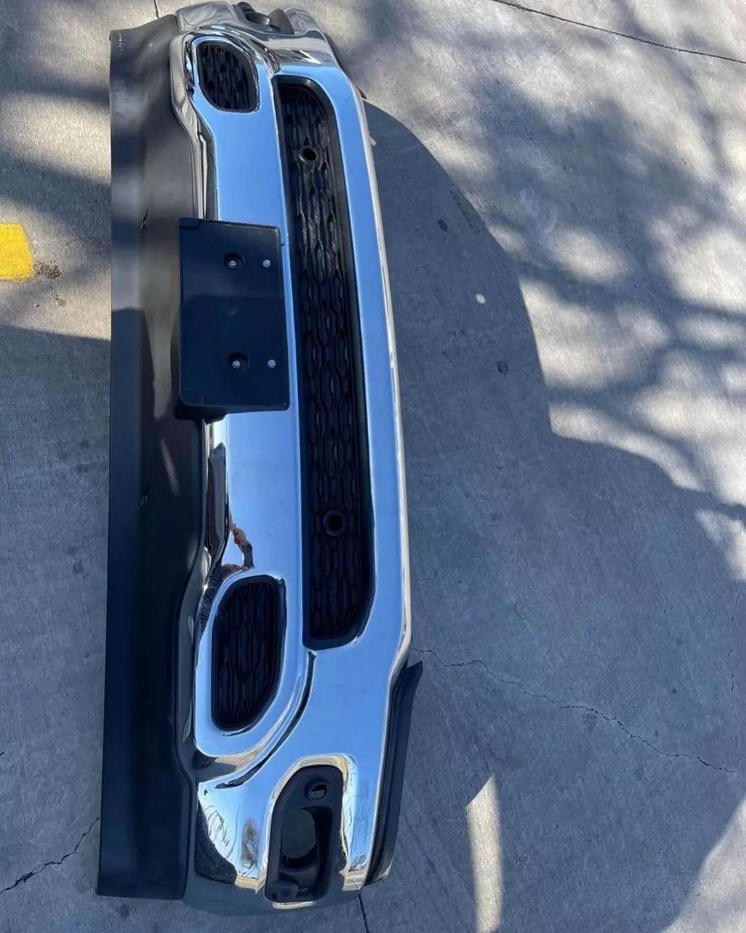 Front bumper 2019-2023 Ram 1500 like new with brackets Avl. - Image 2