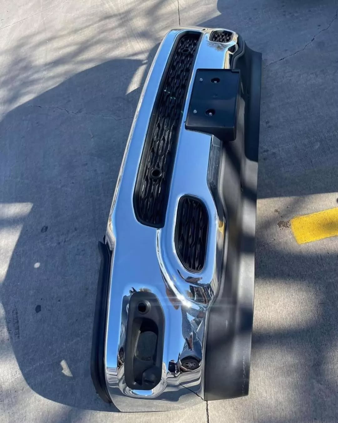 Front bumper 2019-2023 Ram 1500 like new with brackets Avl. - Image 3