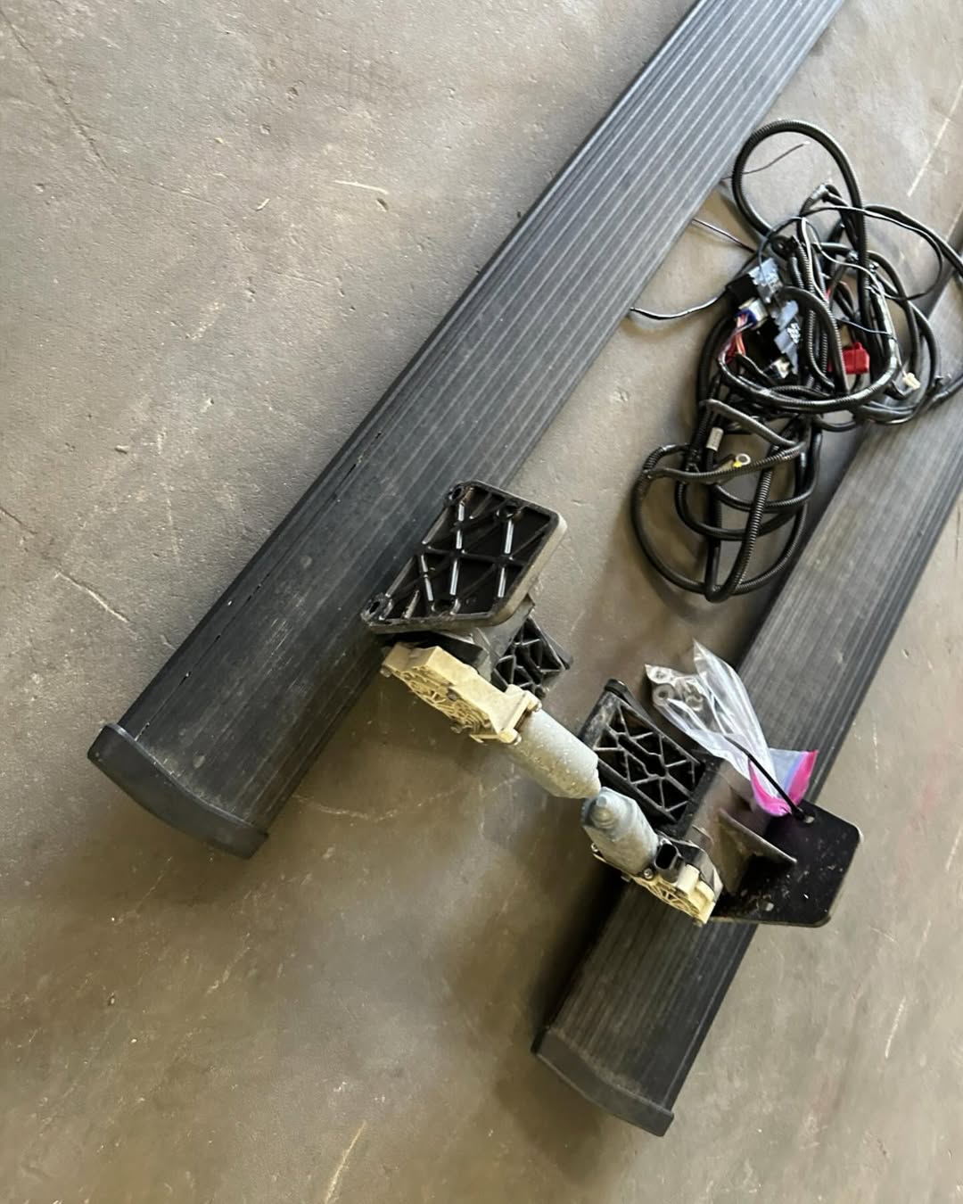 2019-2024 Ram 1500 Crew Cab AMP Research Steps - Image 2