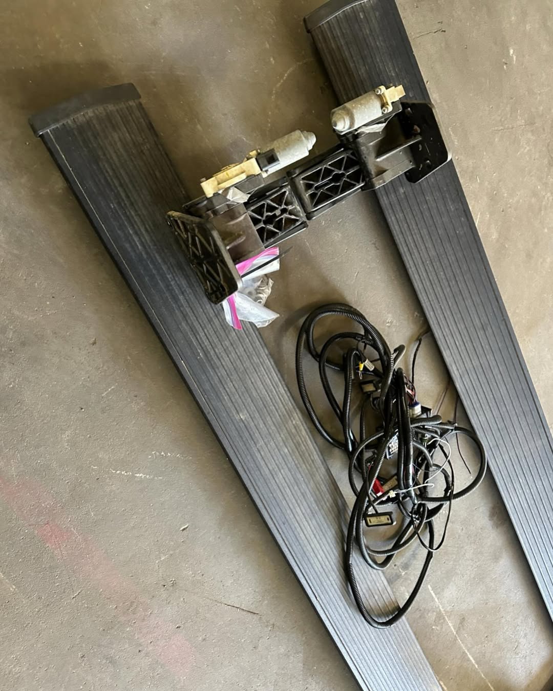 2019-2024 Ram 1500 Crew Cab AMP Research Steps - Image 8