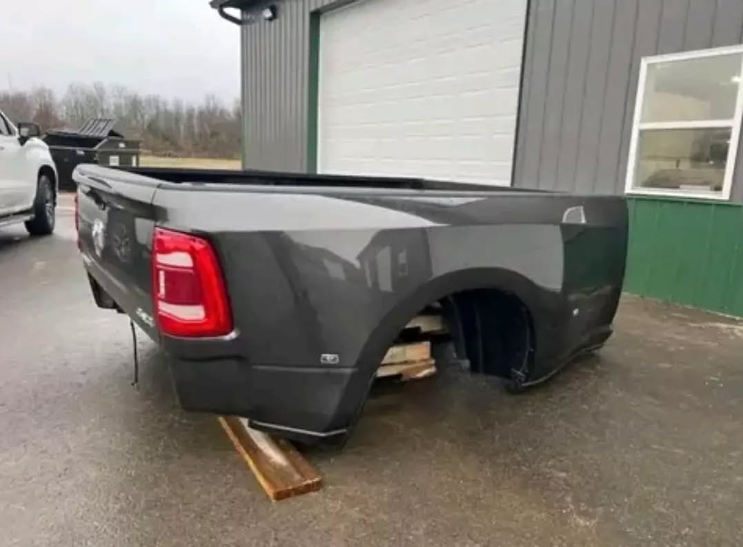 2024 Ram 3500 Laramie bed - Image 4