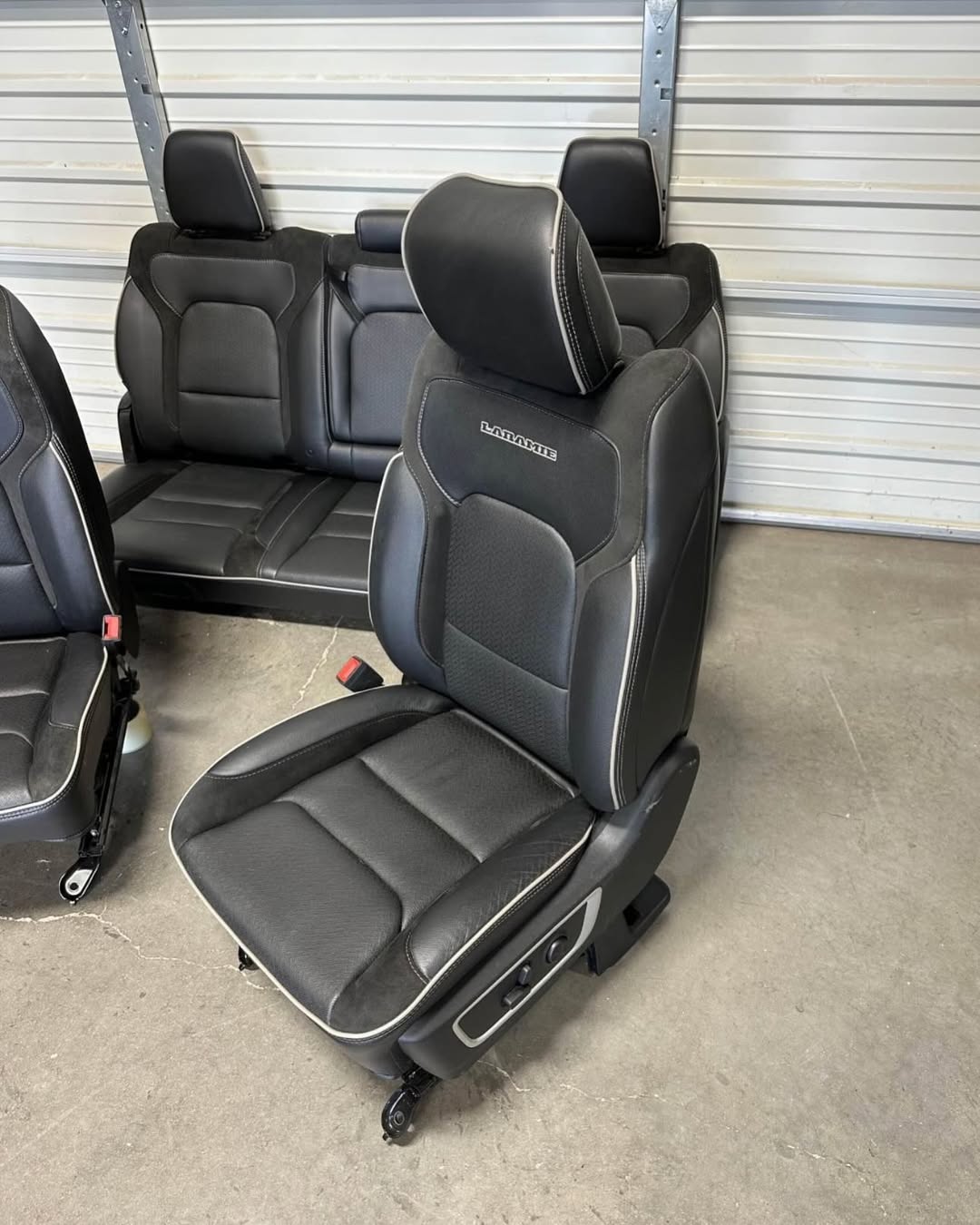 dodge ram 1500 2500 black leather laramie front and rear seats - Image 4