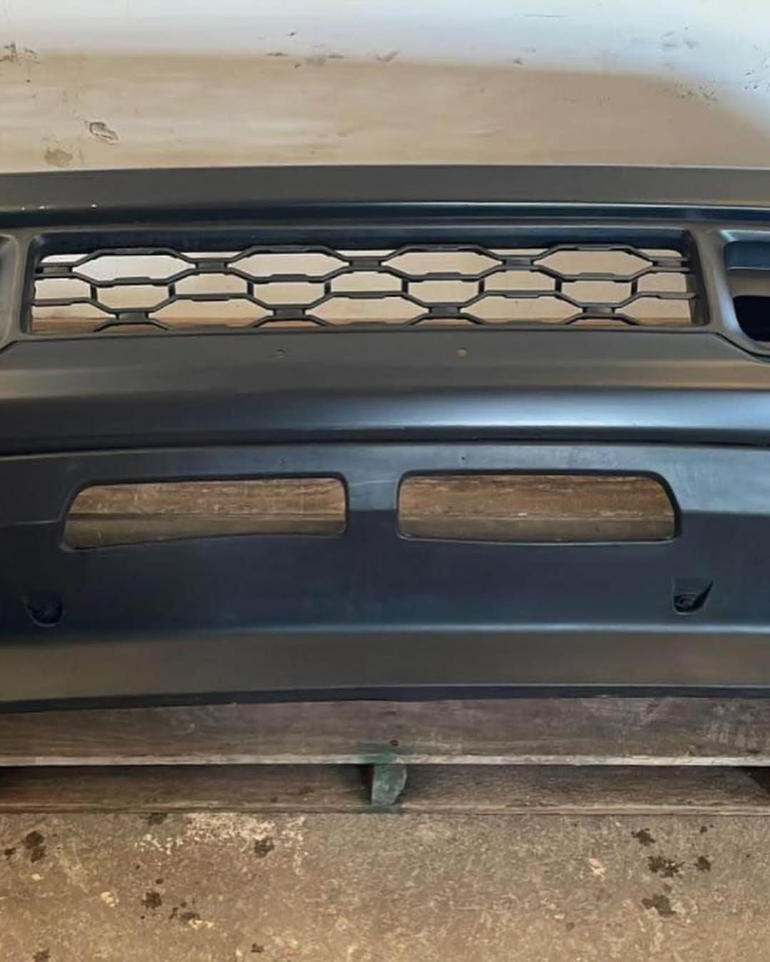 Front bumper 2019-2024 Ram 4500-5500 new take off With brackets. - Image 4