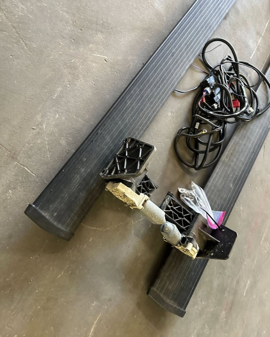 2019-2024 Ram 1500 Crew Cab AMP Research Steps - Image 5