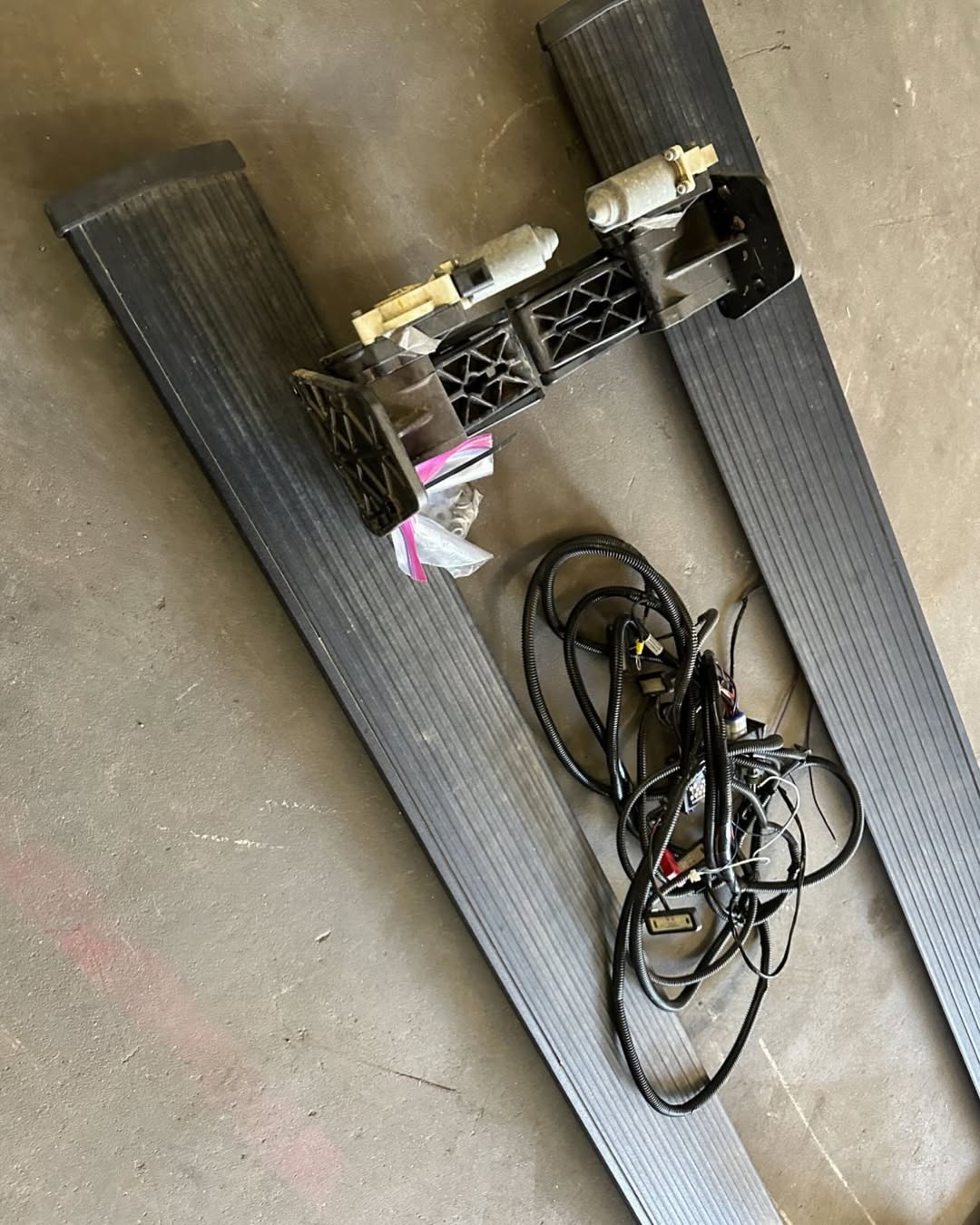 2019-2024 Ram 1500 Crew Cab AMP Research Steps - Image 7
