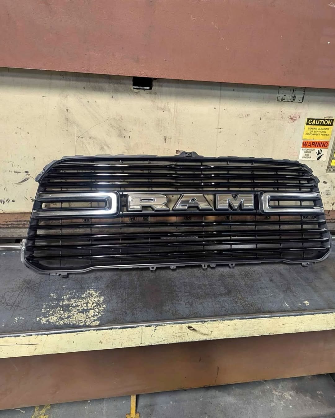 2019 + ram 2500 grill - Image 3