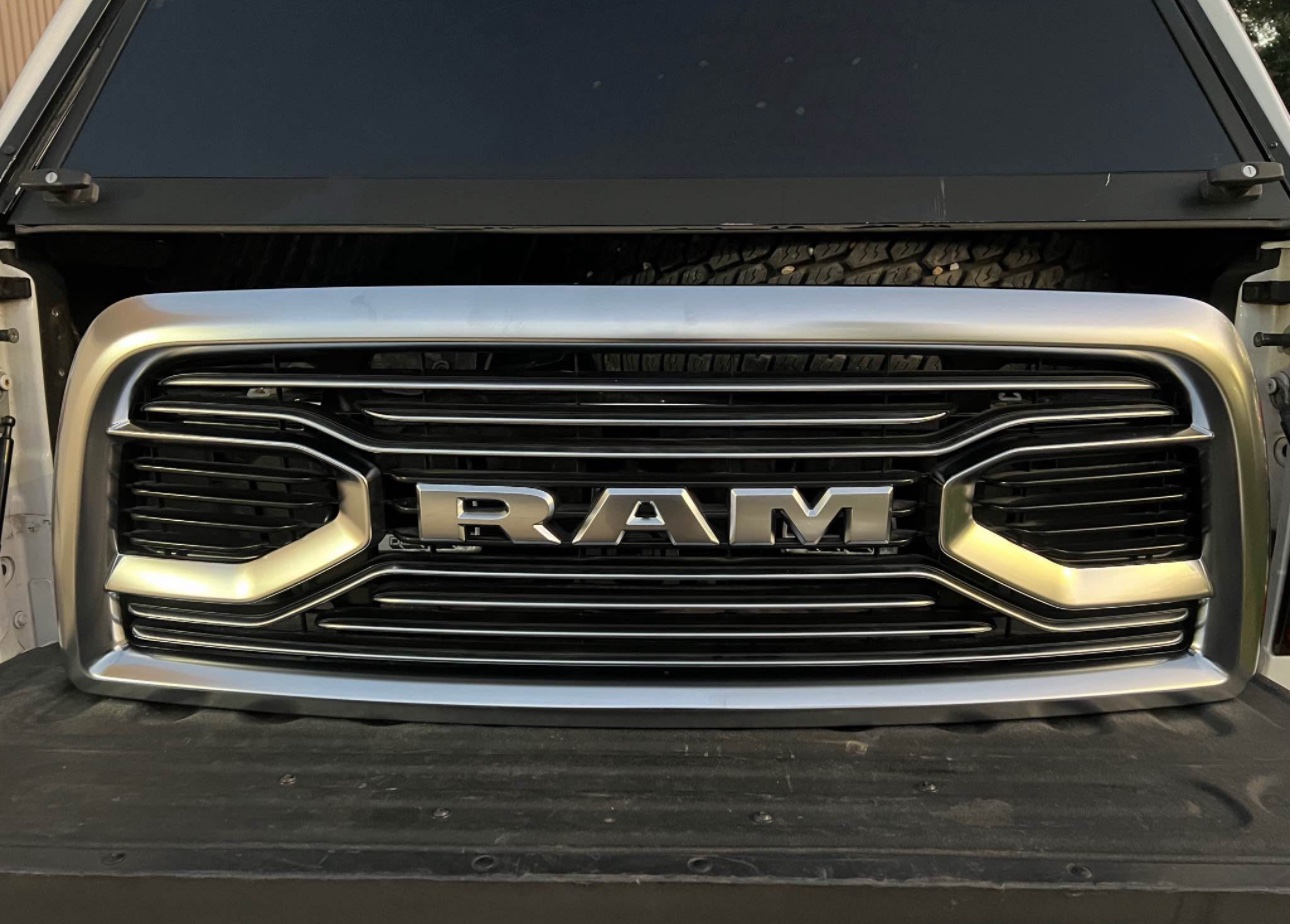 13-18 RAM 2500 3500 Limited Platinum Grille - Image 4