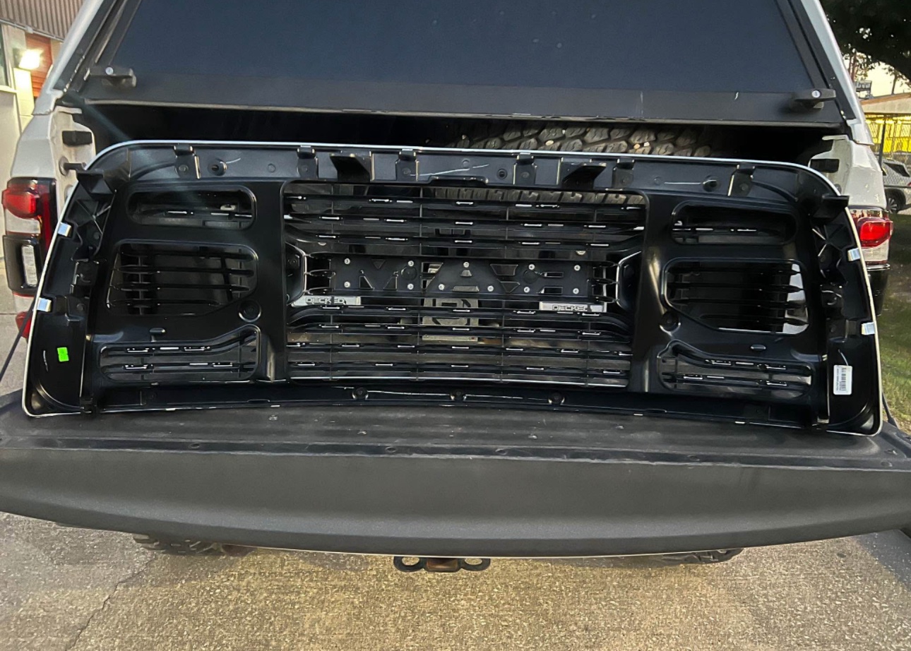 13-18 RAM 2500 3500 Limited Platinum Grille - Image 2
