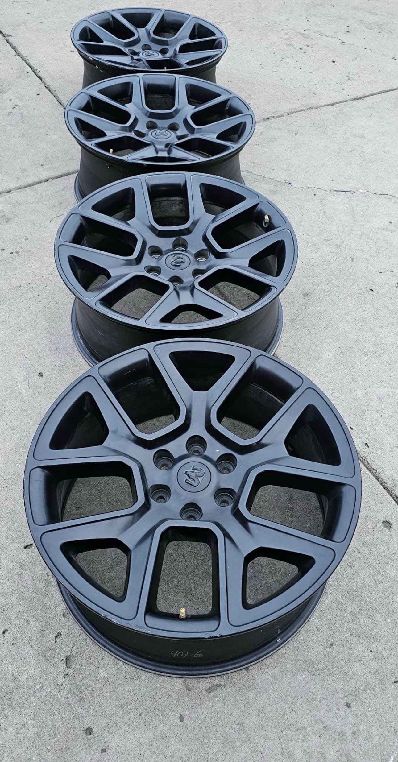 22inch oem black wheels dodge ram 2023 6lugs - Image 4