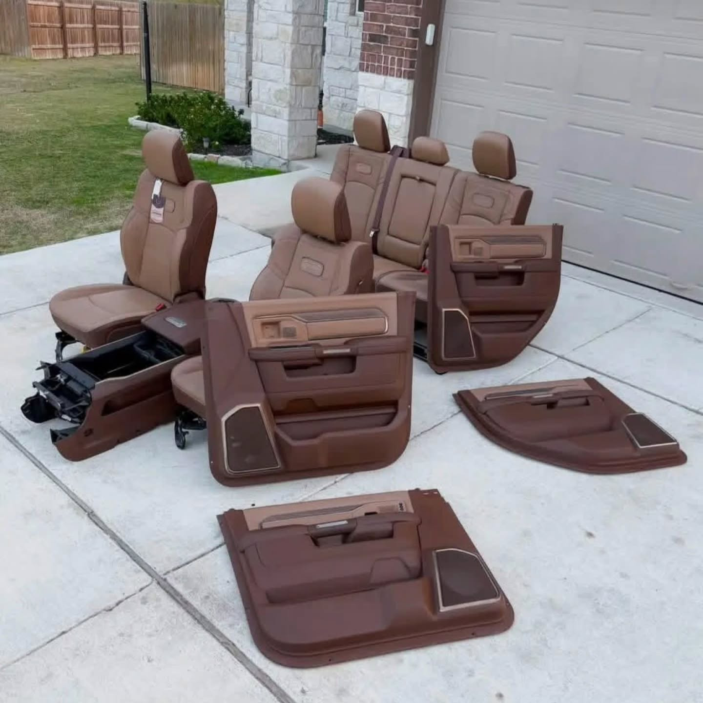 2024 Ram 2500/3500 Limited Longhorn Megacab Interior - Image 2