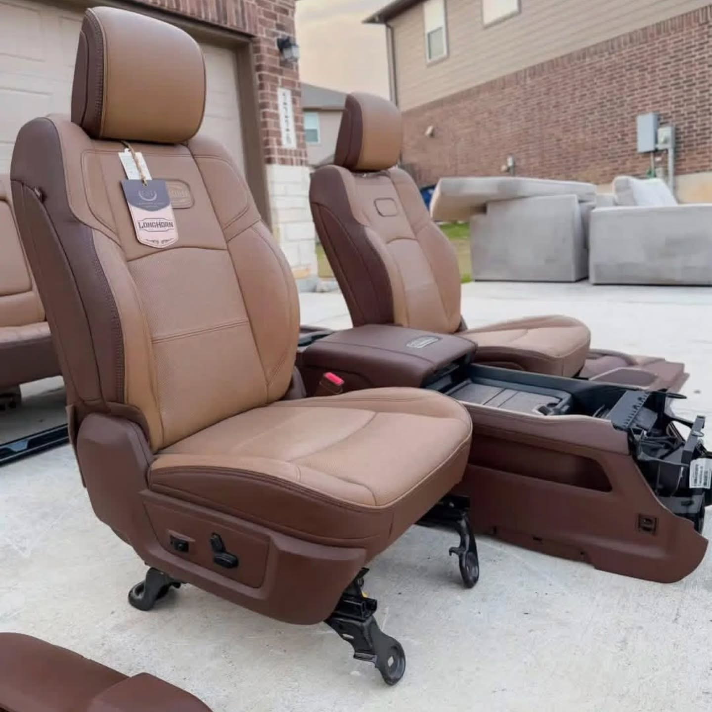 2024 Ram 2500/3500 Limited Longhorn Megacab Interior - Image 3