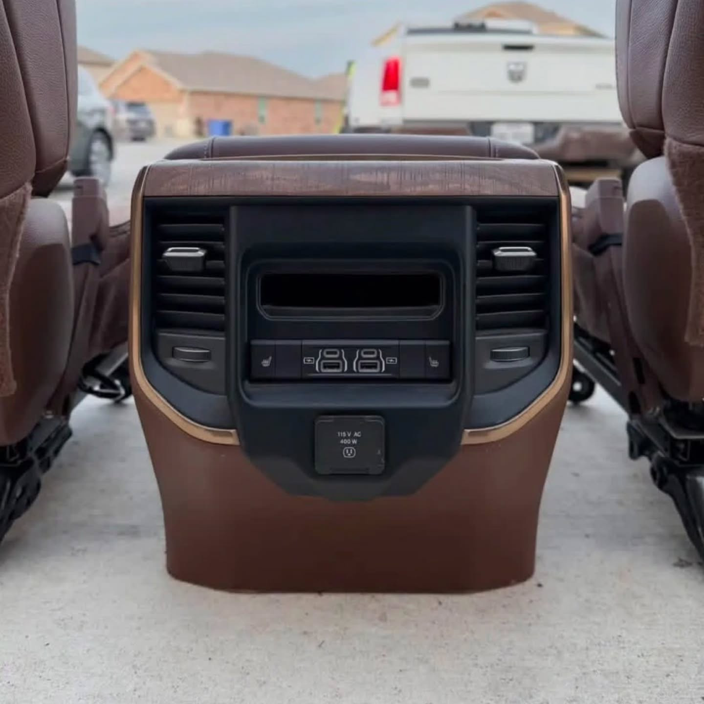 2024 Ram 2500/3500 Limited Longhorn Megacab Interior - Image 8